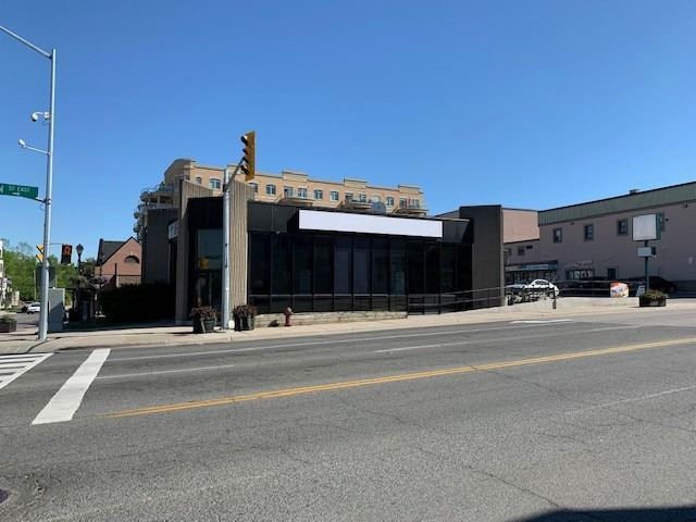 15255 Yonge St, Aurora, ON for lease - Primary Photo - Image 1 of 1