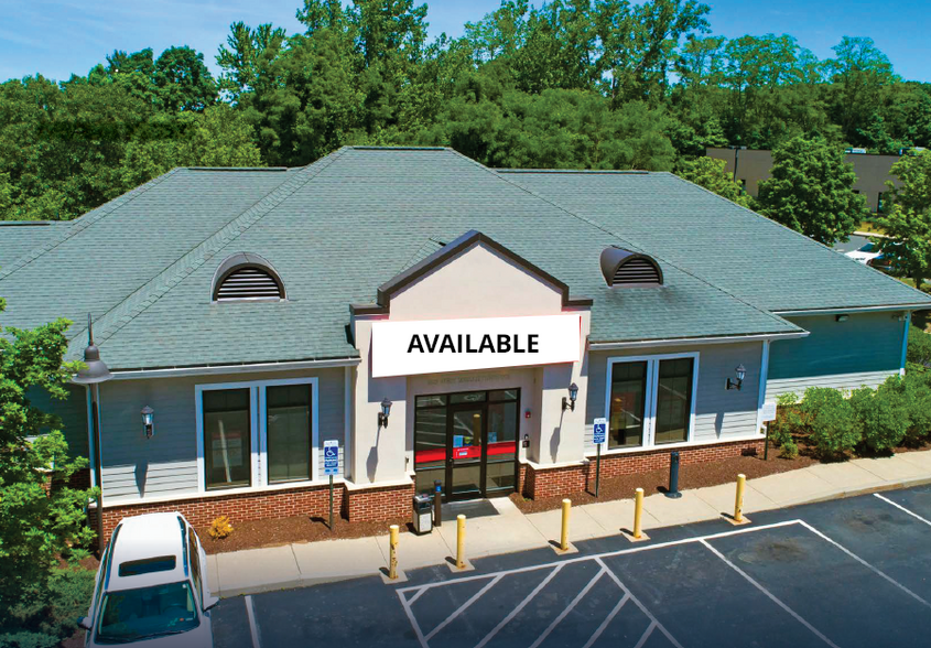 525 Middle Tpke W, Manchester, CT for lease - Building Photo - Image 1 of 2