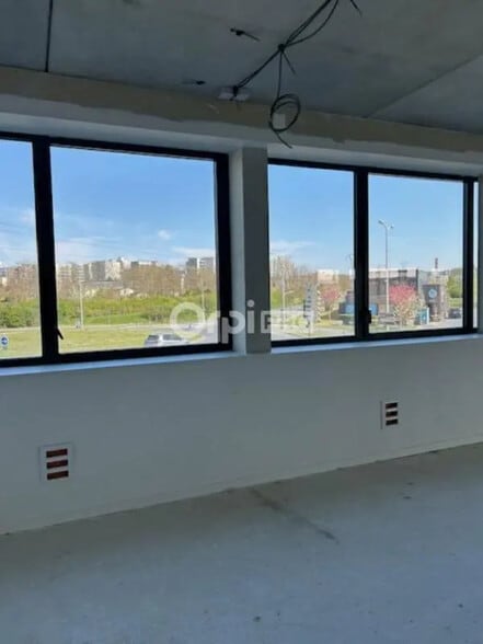 Office in Bezannes for sale - Interior Photo - Image 1 of 10
