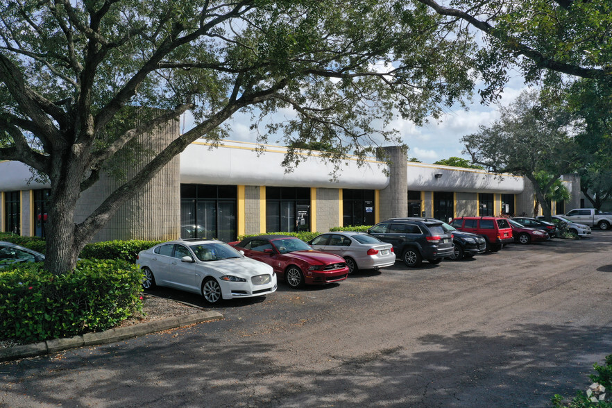 1700 NW 65th Ave, Plantation, FL for lease - Primary Photo - Image 1 of 8