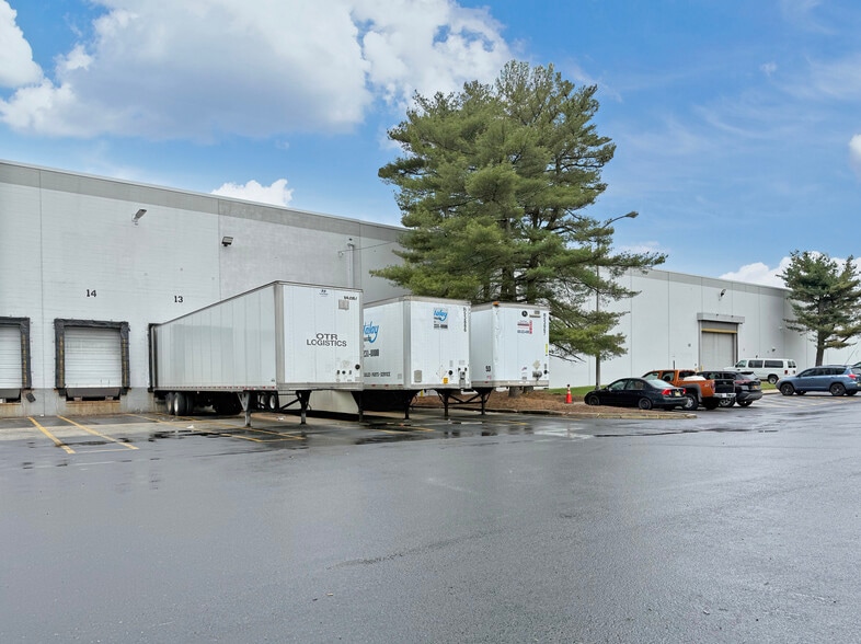 130 Docks Corner Rd, Dayton, NJ for lease - Building Photo - Image 2 of 4