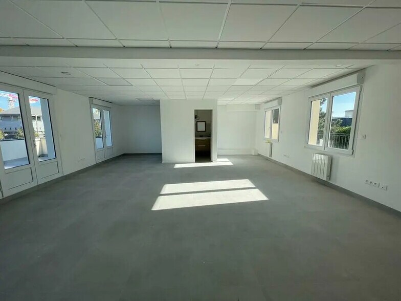 Office in Villiers-le-Bel for lease - Interior Photo - Image 1 of 7