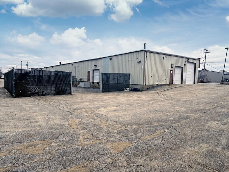 140 March Ave, Manchester, NH for lease - Building Photo - Image 3 of 5