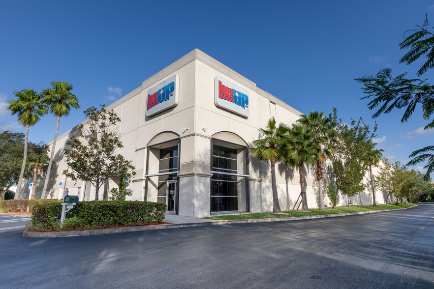 3001 Center Port Cir, Pompano Beach, FL for lease - Building Photo - Image 1 of 10