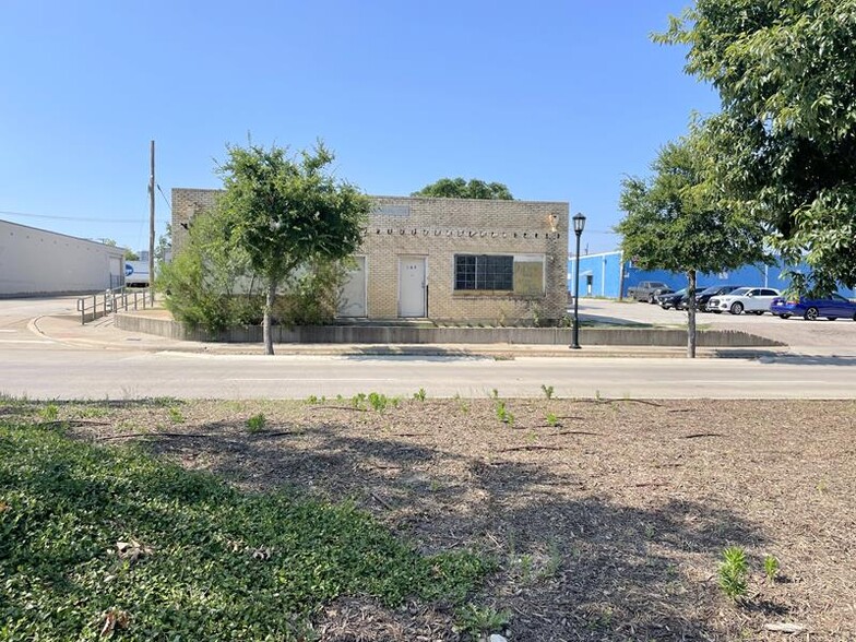 162 W Rosedale St, Fort Worth, TX for sale - Building Photo - Image 1 of 3