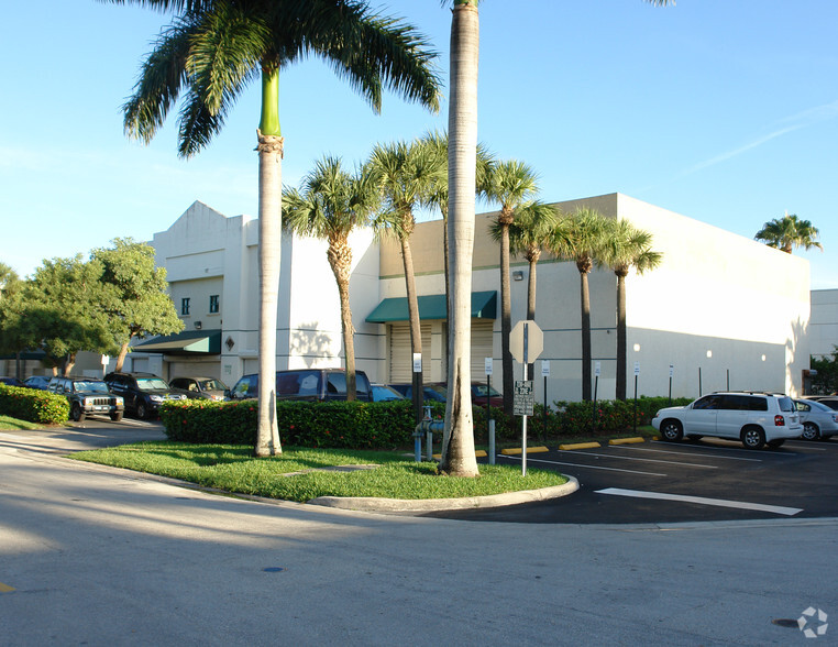 10435 NW 29th Ter, Miami, FL for lease - Primary Photo - Image 1 of 8