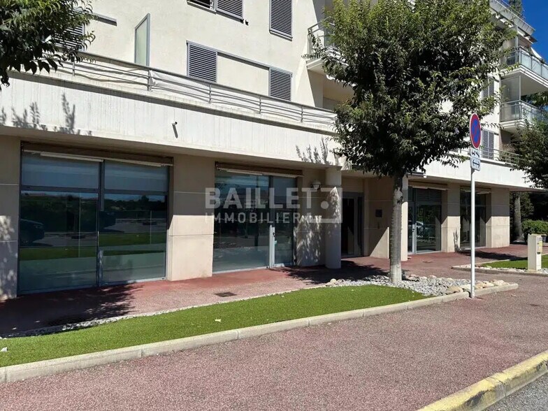 Retail in Antibes for lease - Building Photo - Image 2 of 14