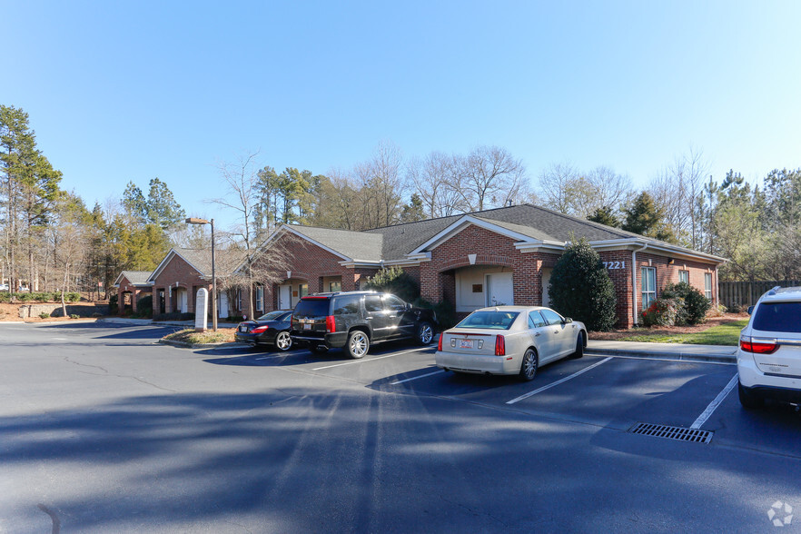 7221 Pineville-Matthews Rd, Charlotte, NC for sale - Primary Photo - Image 1 of 1