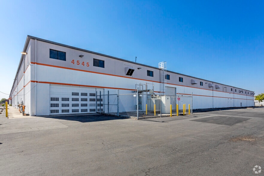 4545 Qantas Ln, Stockton, CA for lease - Building Photo - Image 3 of 5