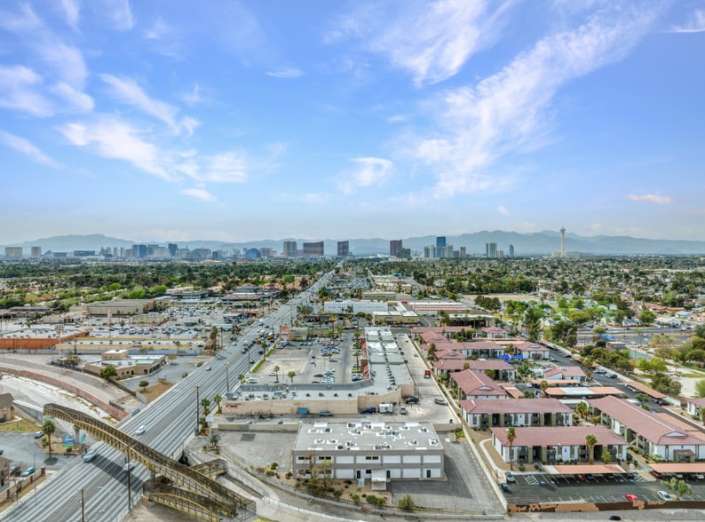 3120 E Desert Inn Rd, Las Vegas, NV for sale - Building Photo - Image 3 of 11