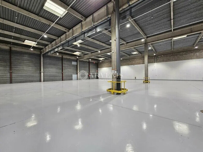 Flex in Gennevilliers for lease - Building Photo - Image 2 of 12