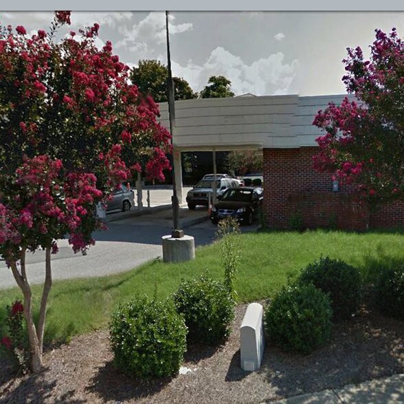 1405 Sunset Dr, Greensboro, NC 27408