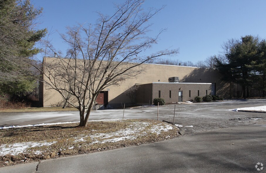 51 Bennett St, Suffield, CT for sale - Primary Photo - Image 1 of 1