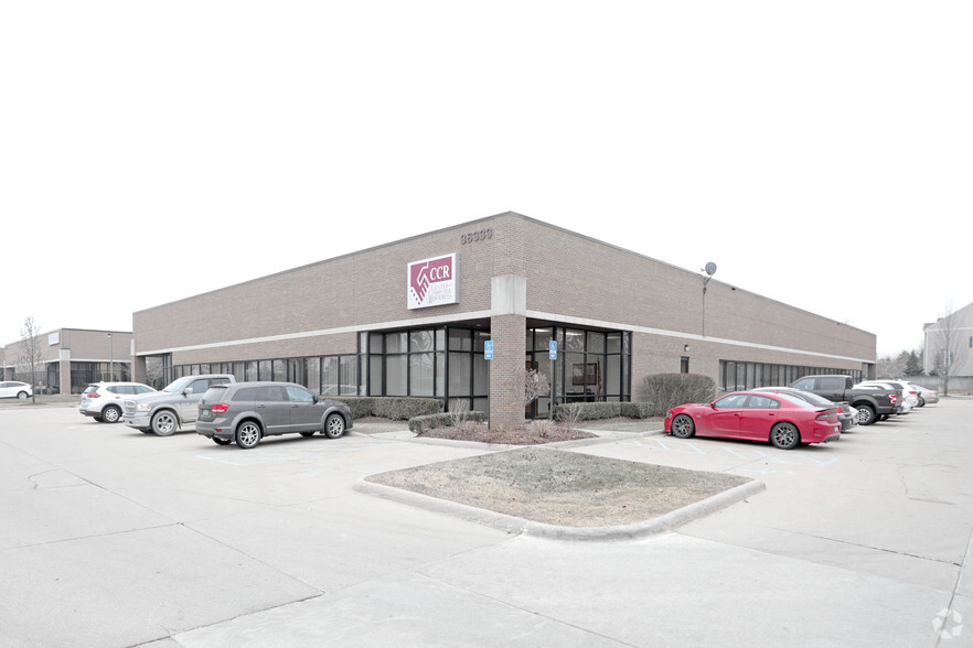 36333 Mound Rd, Sterling Heights, MI for lease - Primary Photo - Image 1 of 4