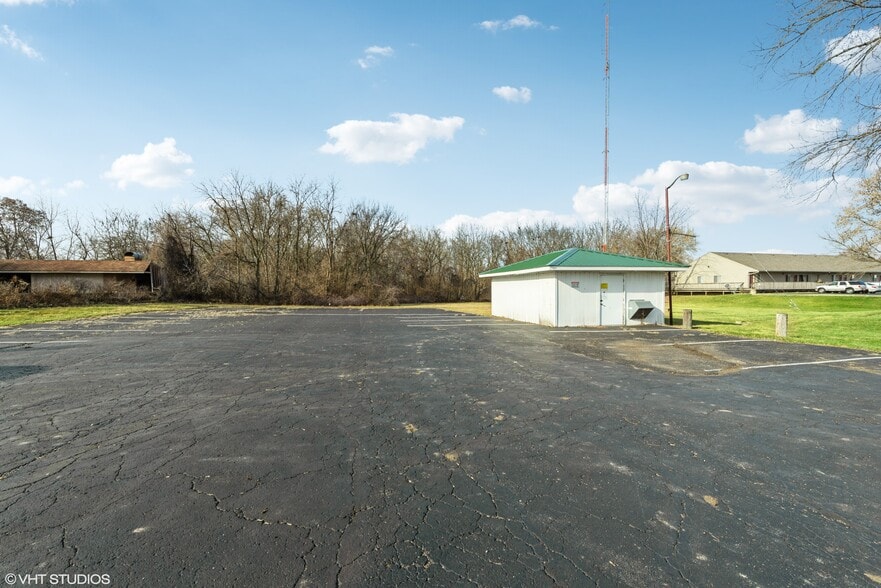 711 N 1st St, Dekalb, IL for lease - Building Photo - Image 2 of 42