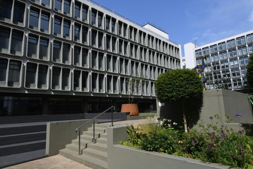 St Stephen St, Salford for lease - Building Photo - Image 2 of 33