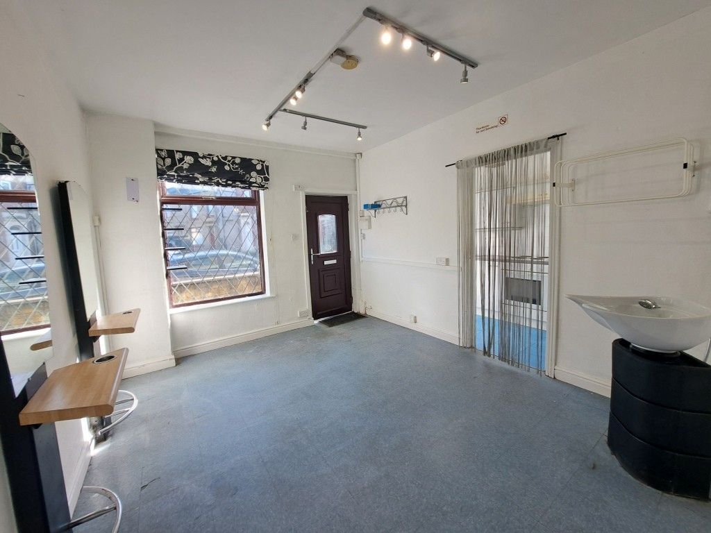 53 Milnrow Rd, Oldham, GTM OL2 8AL - Unit G - - Interior Photo - Image 1 of 2