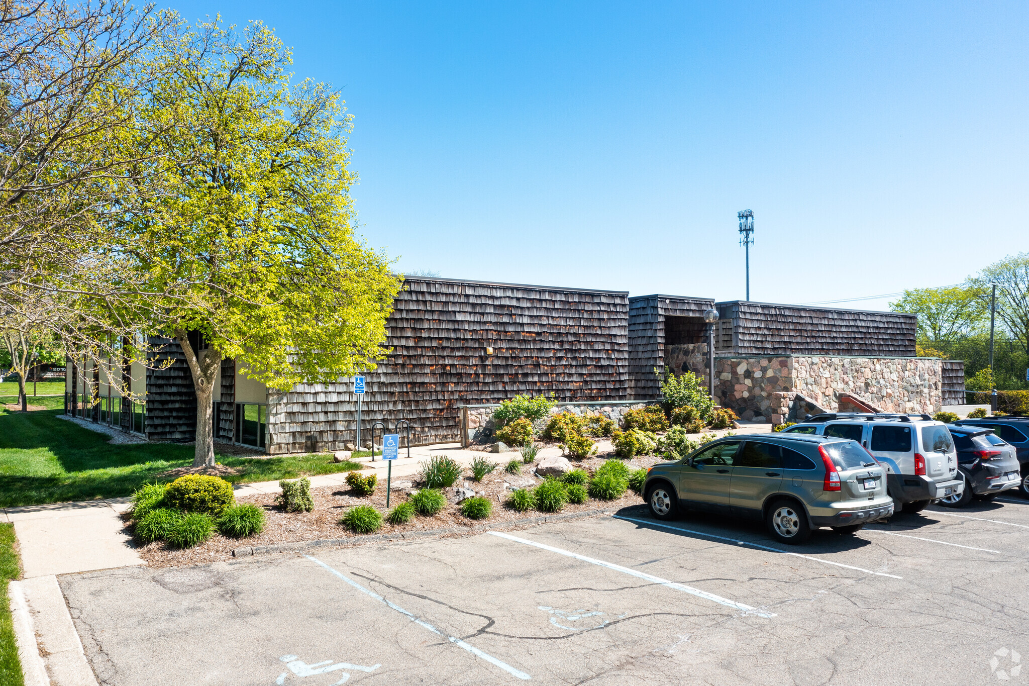 2020 Hogback Rd, Ann Arbor, MI for sale Primary Photo- Image 1 of 1