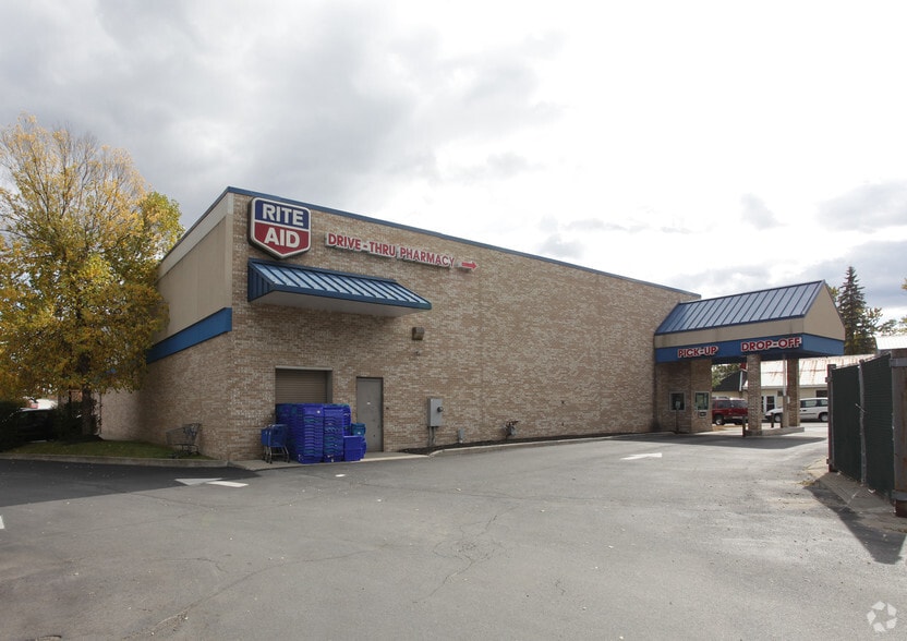 1262 Dix Ave, Hudson Falls, NY for lease - Building Photo - Image 2 of 6