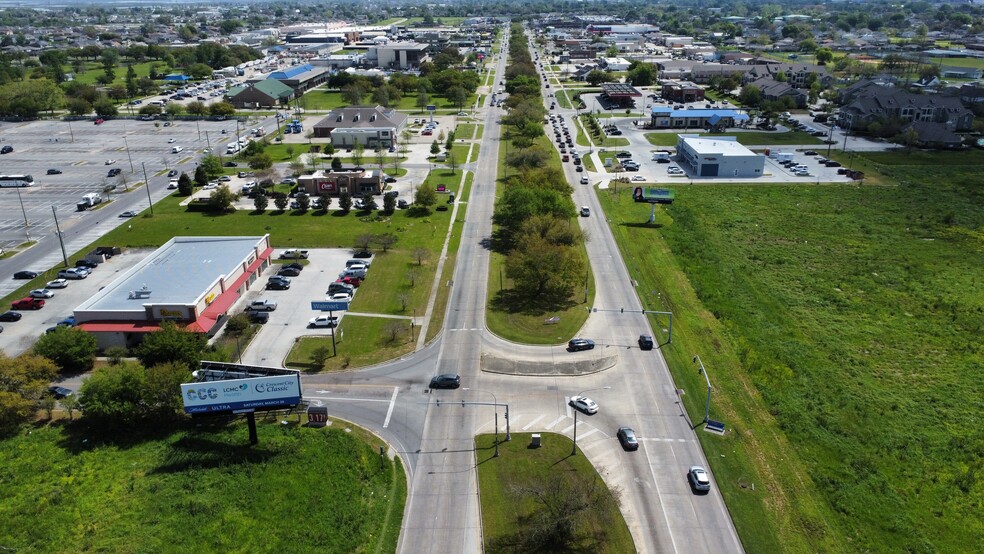 8109 W Judge Perez Dr, Chalmette, LA for lease - Building Photo - Image 2 of 4