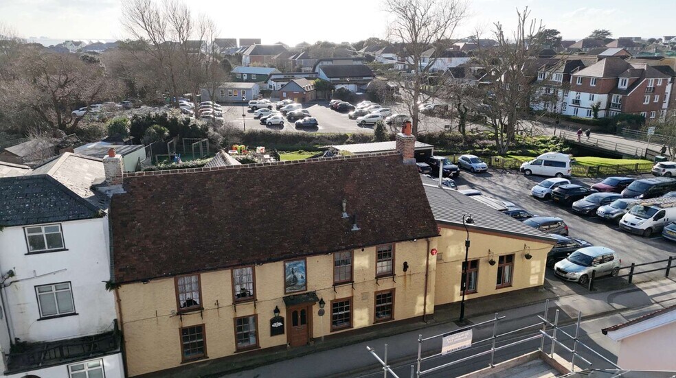 High St, Lymington for sale - Primary Photo - Image 1 of 6