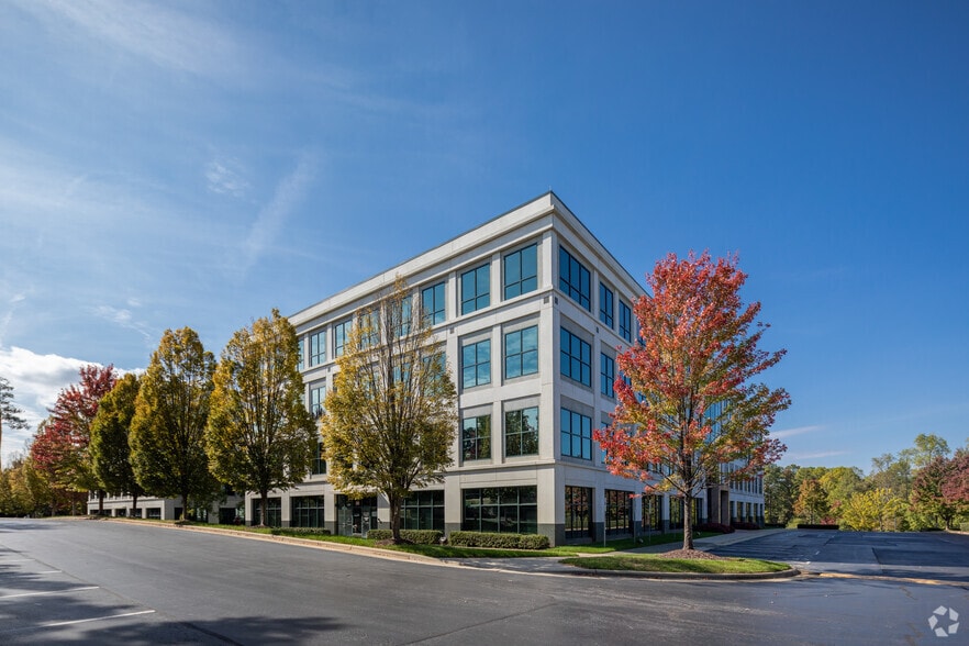 8010 Arco Corporate Dr, Raleigh, NC for lease - Building Photo - Image 3 of 10