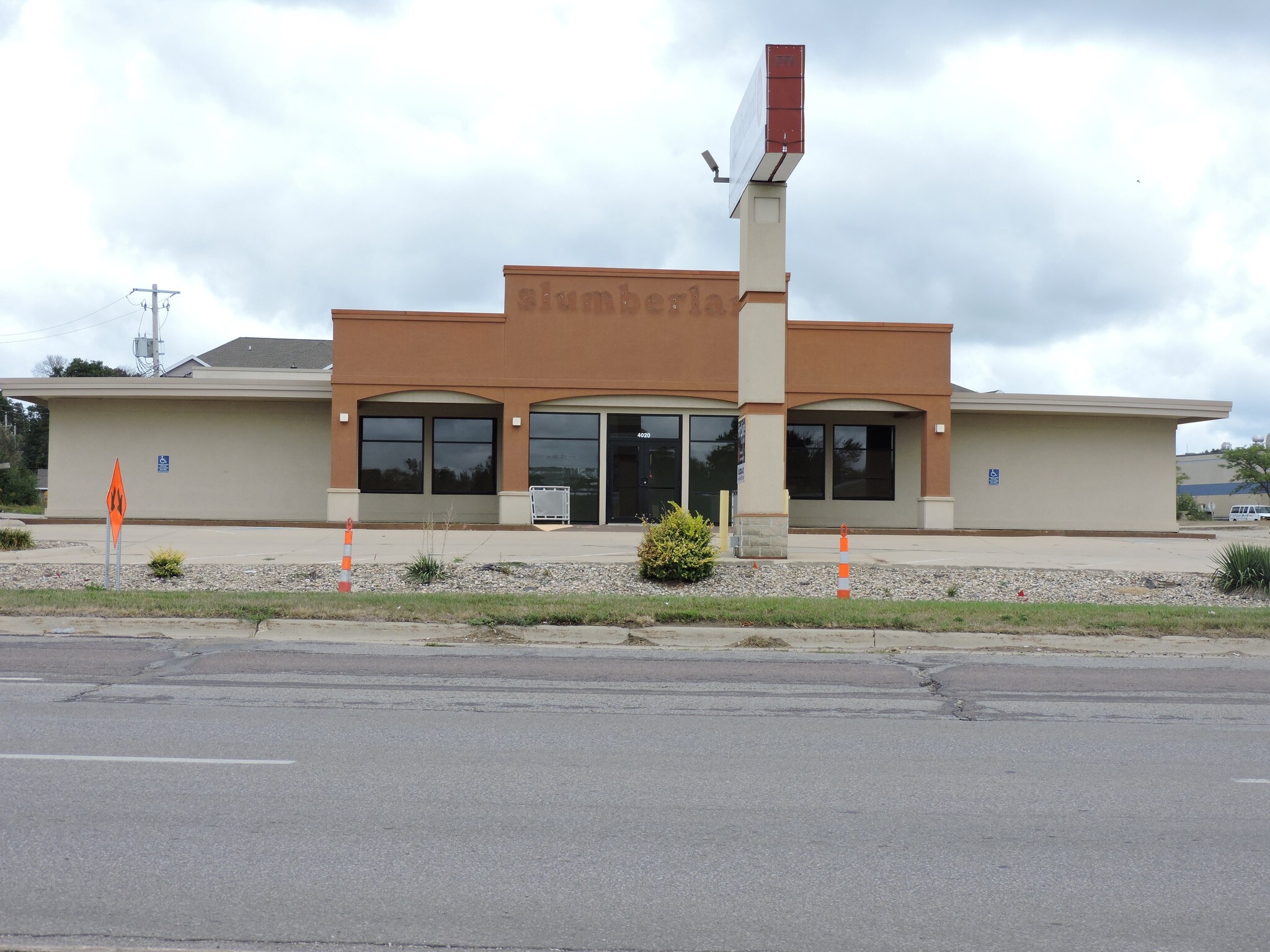4020 University Ave, Waterloo, IA for sale Building Photo- Image 1 of 1
