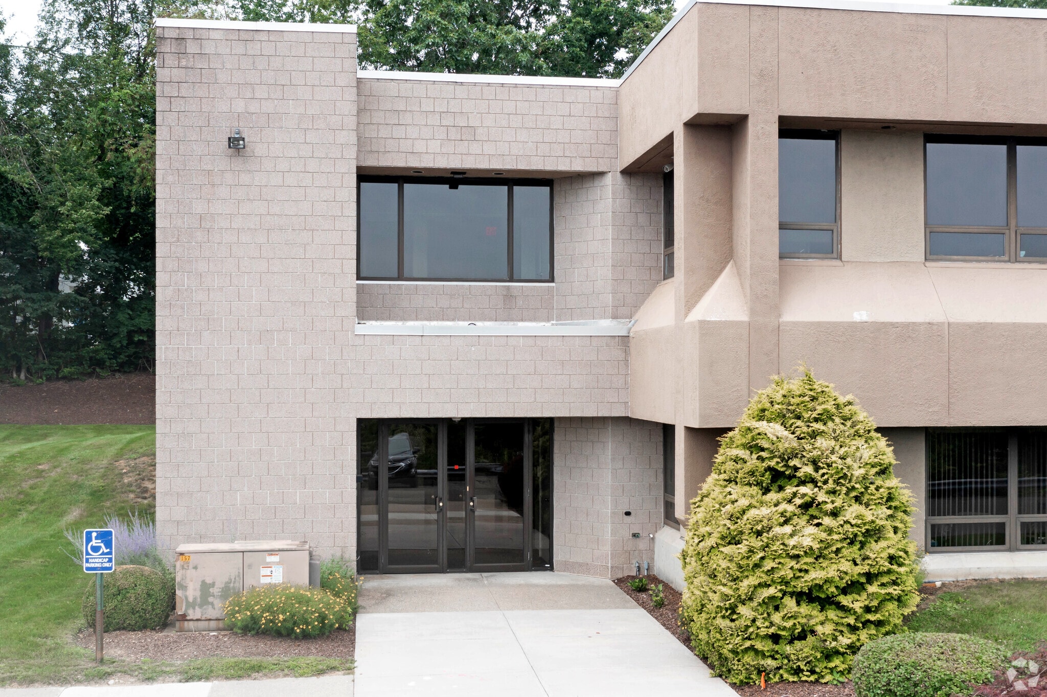 14 Commerce Rd, Newtown, CT for sale Building Photo- Image 1 of 16