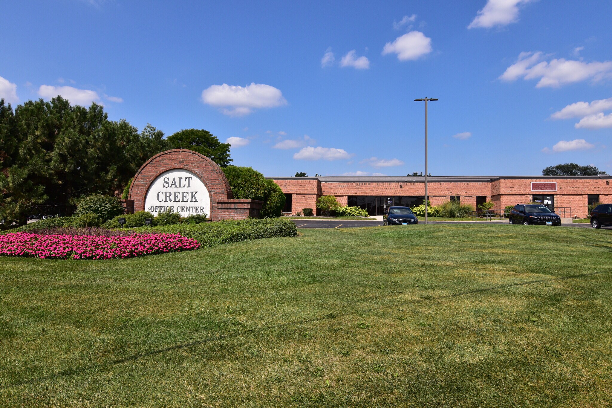 2010 E Algonquin Rd, Schaumburg, IL for lease Building Photo- Image 1 of 8