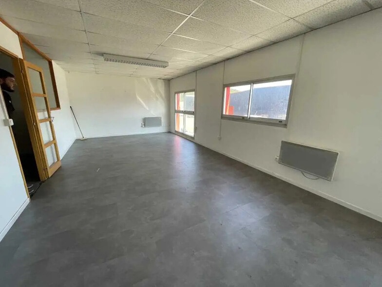 Office in Maromme for lease - Interior Photo - Image 2 of 7