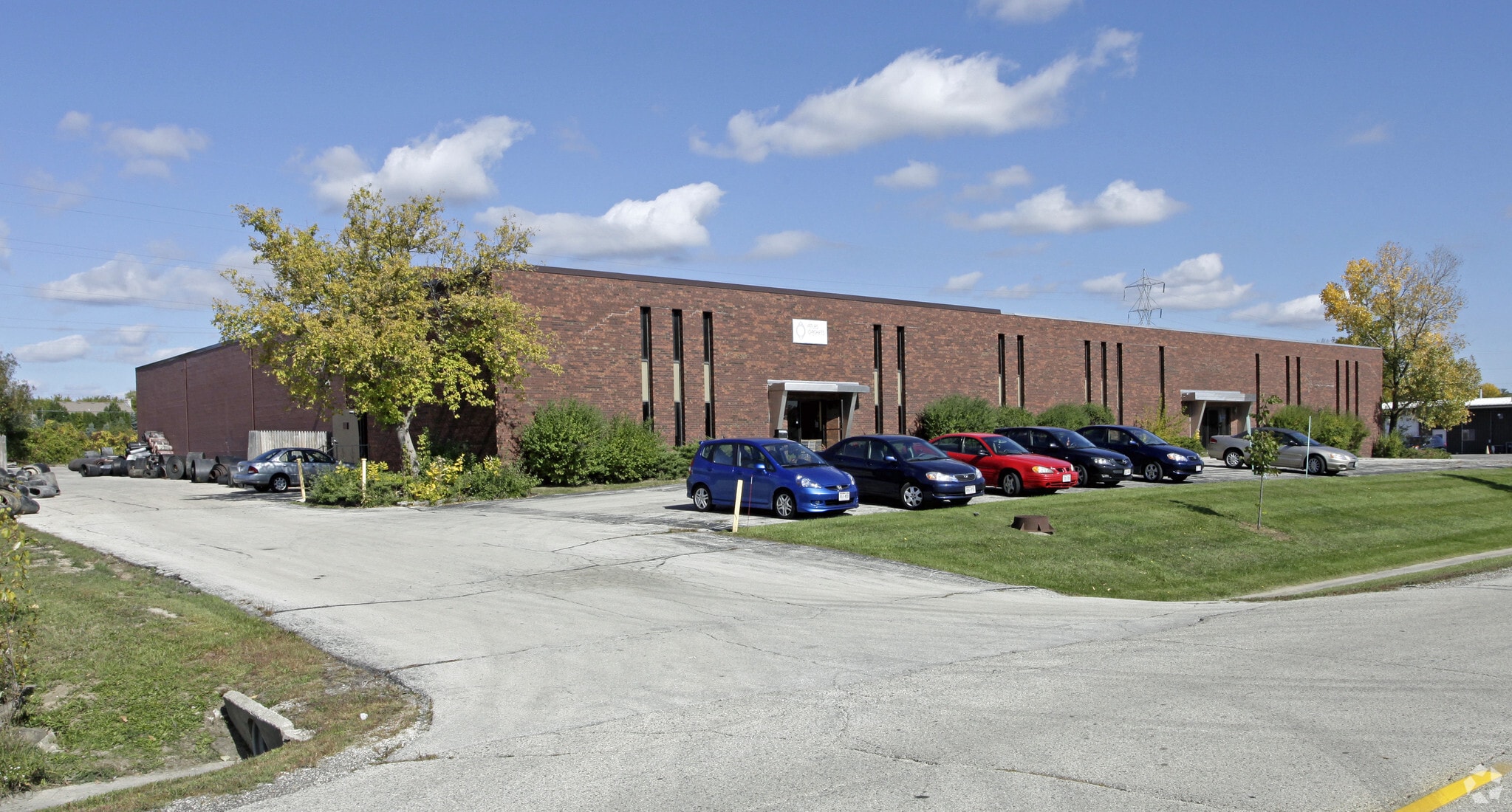 S82W19246 Apollo Dr, Muskego, WI for sale Primary Photo- Image 1 of 1