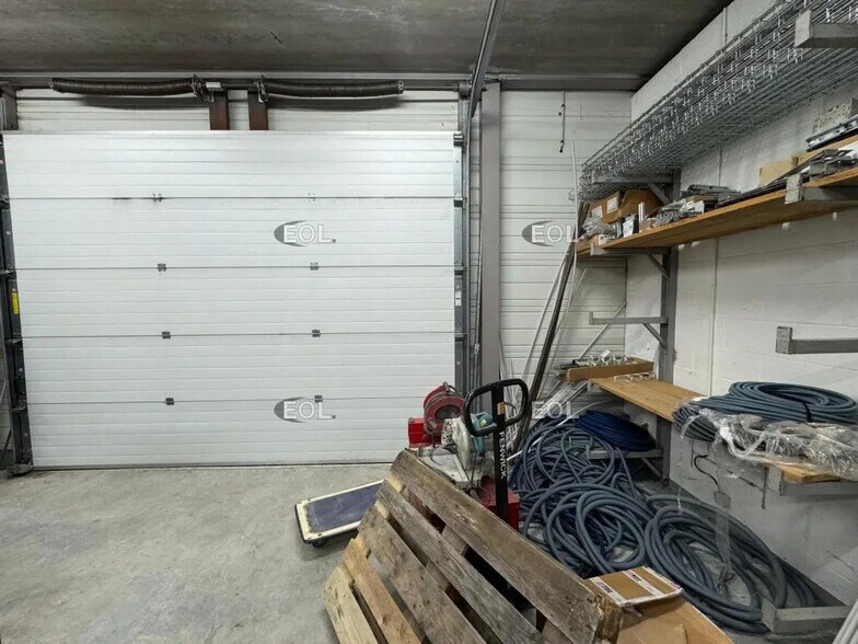 Flex in Champs-sur-Marne for lease - Interior Photo - Image 2 of 8