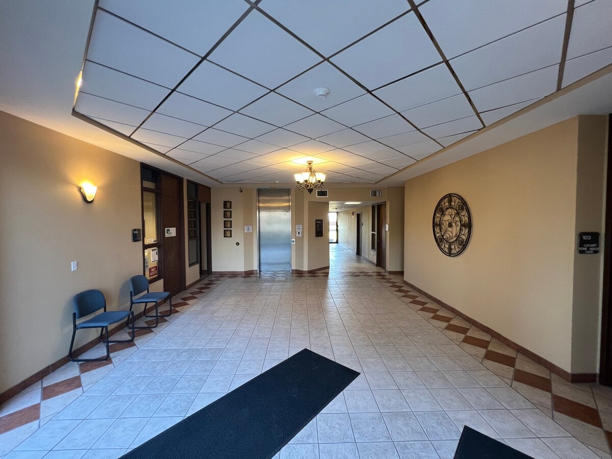 1333 Meadowlark Ln, Kansas City, KS 66102