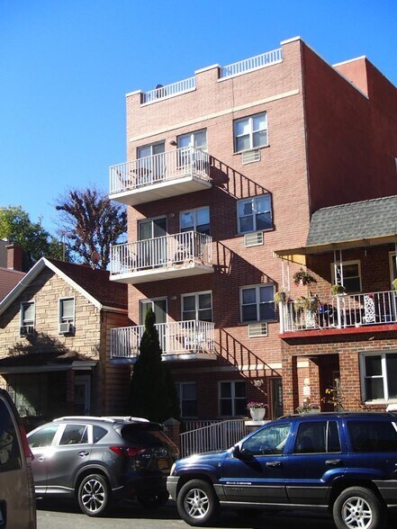 2527 35th St, Astoria, NY for sale - Primary Photo - Image 1 of 1