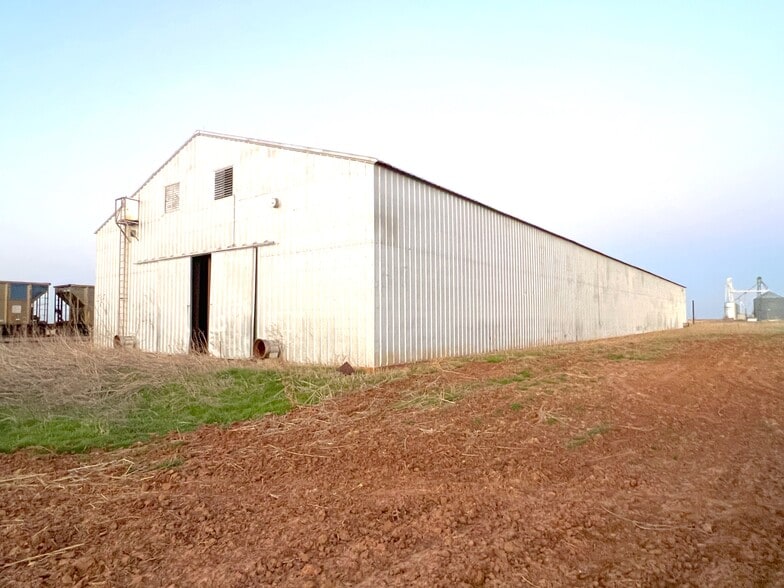 1st St & Wilburn Ave St, Hollister, OK for sale - Primary Photo - Image 1 of 18