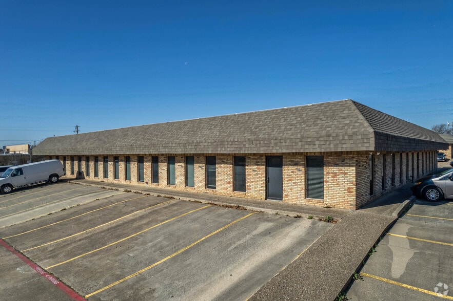 1615 Dorchester Dr, Plano, TX for lease - Primary Photo - Image 1 of 18