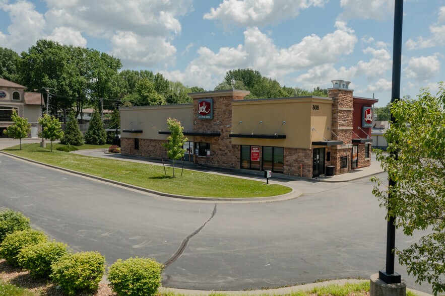 808 NW State Route 7, Blue Springs, MO for lease - Building Photo - Image 3 of 11