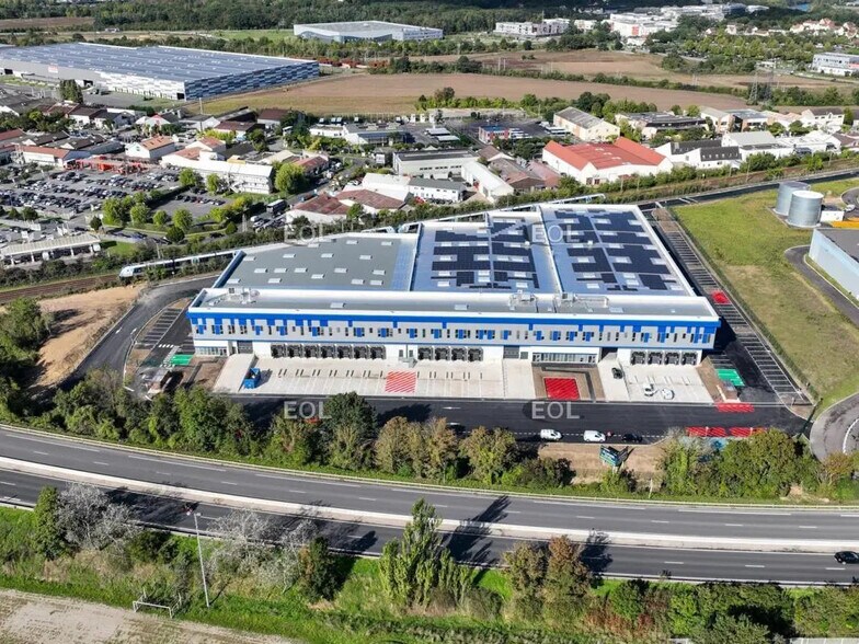 Industrial in Conflans-Sainte-Honorine for lease - Aerial - Image 2 of 12