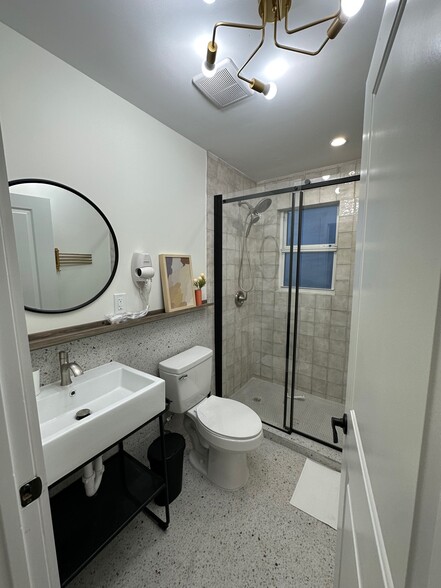 351 NE 7th Ave, Delray Beach, FL for sale - Interior Photo - Image 2 of 45