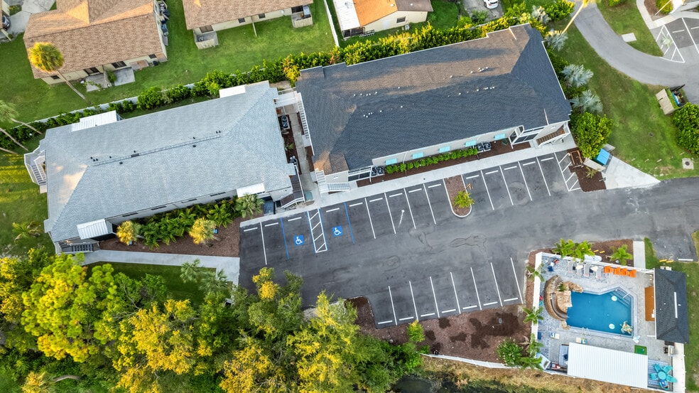 2704 49th Ave W, Bradenton, FL for sale - Building Photo - Image 2 of 20