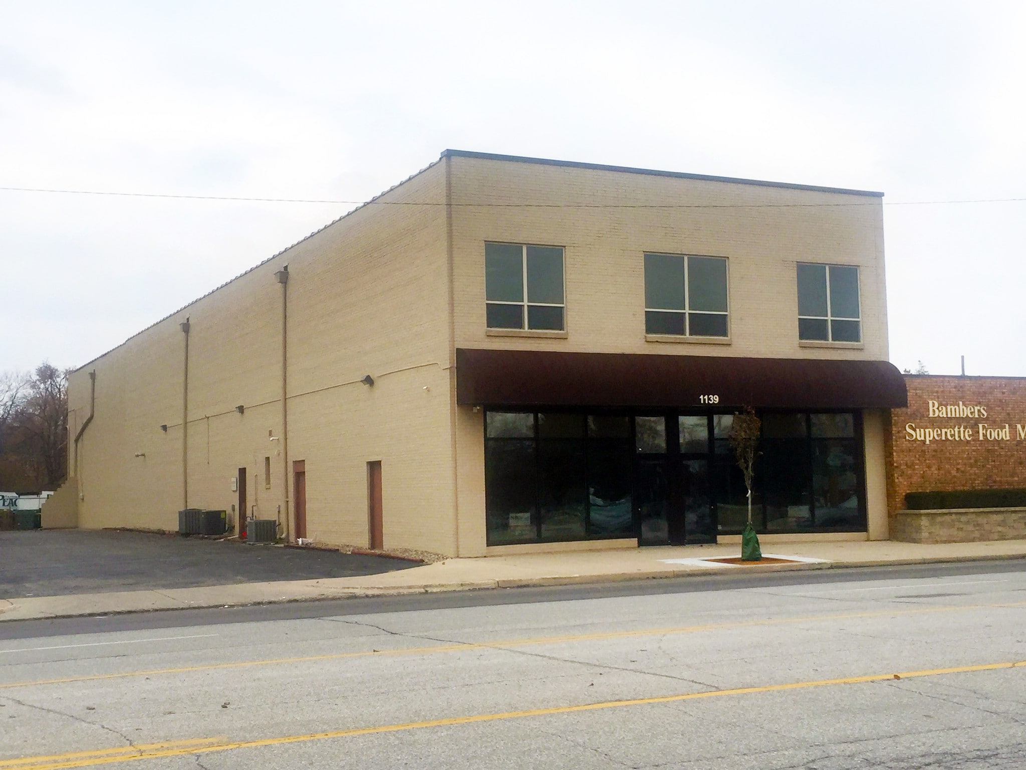 1139 Mishawaka Ave, South Bend, IN for sale Primary Photo- Image 1 of 1