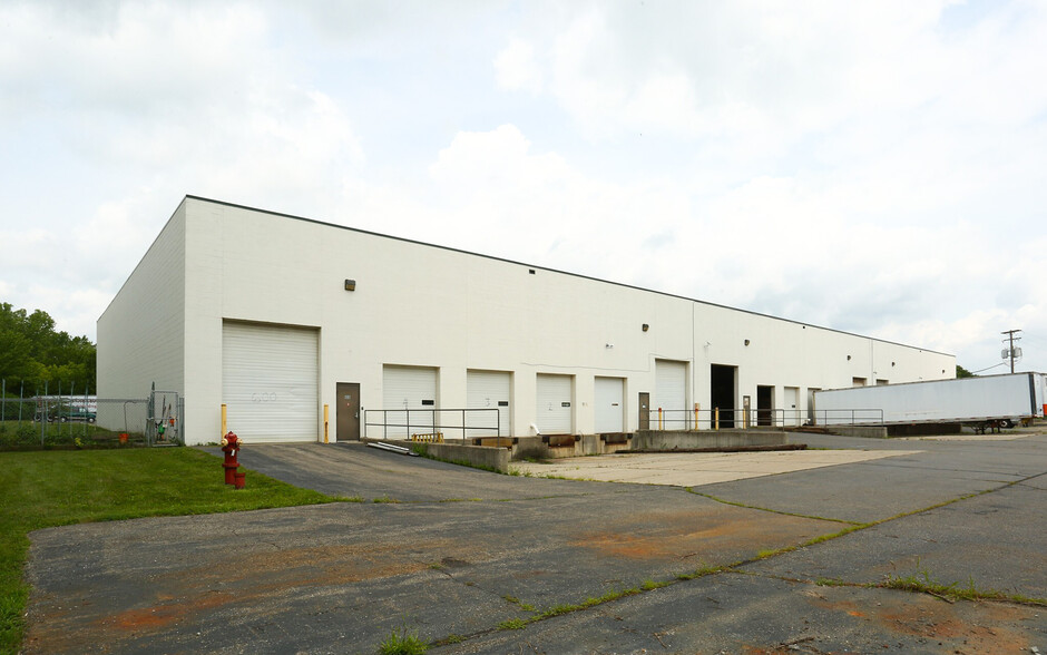 30735 Cypress Rd, Romulus, MI for lease - Building Photo - Image 2 of 3