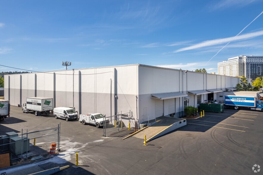 551-567 Strander Blvd, Tukwila, WA for lease - Building Photo - Image 3 of 6
