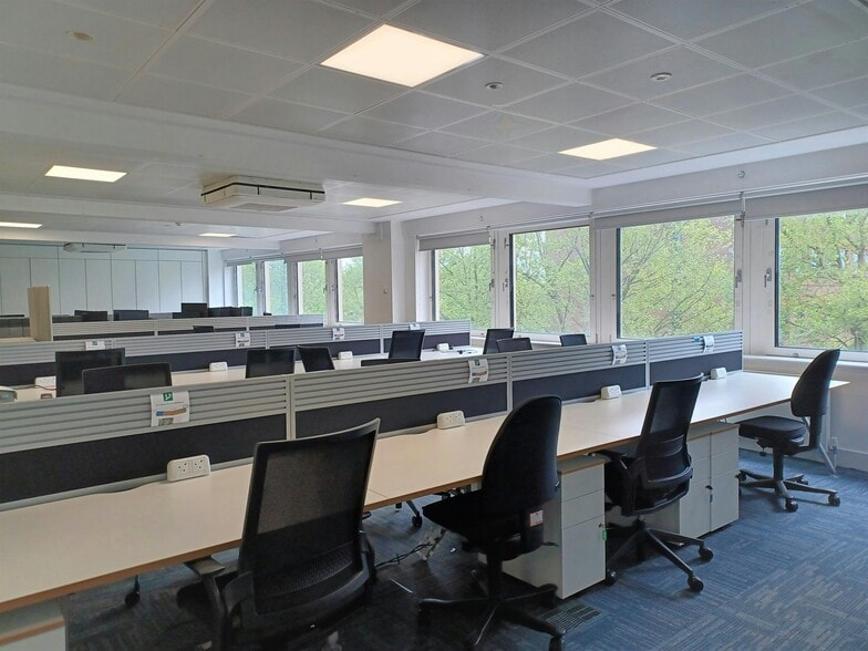 Reading Bridge, Reading for lease - Interior Photo - Image 2 of 9