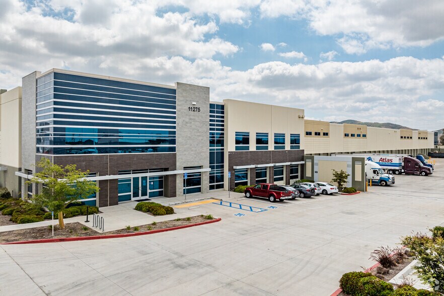 11275 Banana Ave, Fontana, CA for lease - Building Photo - Image 2 of 7