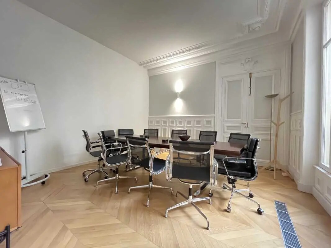 6 Rue De Téhéran, Paris for lease Interior Photo- Image 1 of 9