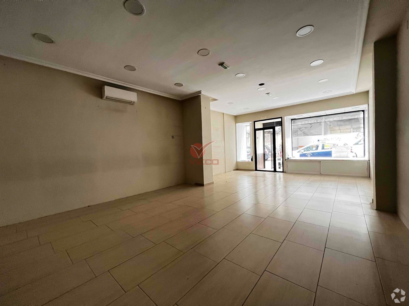 Retail in Cuenca, Cuenca for lease Interior Photo- Image 1 of 8