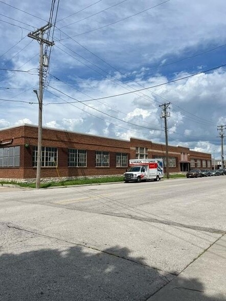 220 E 14th Ave, North Kansas City, MO for lease - Primary Photo - Image 1 of 51