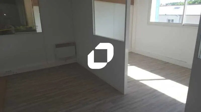 Office in Morainvilliers for lease - Interior Photo - Image 2 of 4