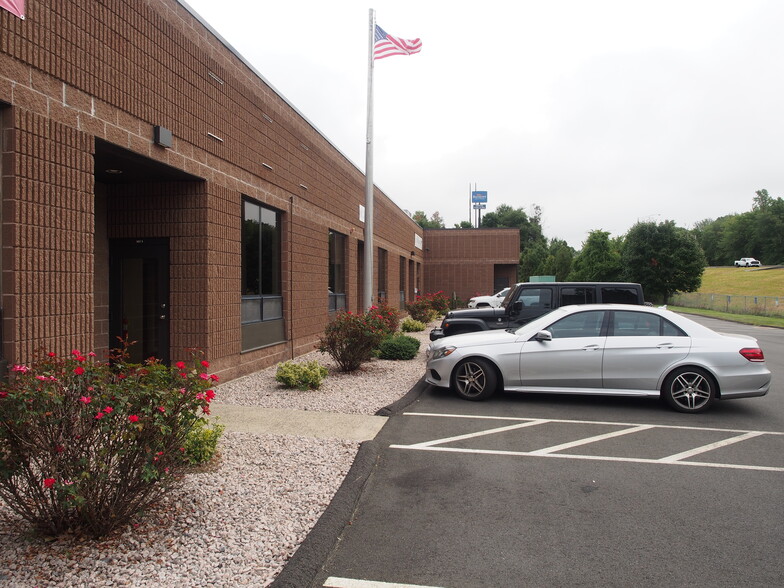 9 Business Park Dr, Branford, CT for lease - Building Photo - Image 3 of 14